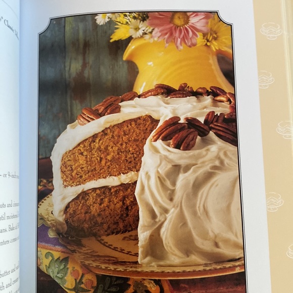 Duncan Hines Classic Recipes Cookbook - Picture 12 of 16
